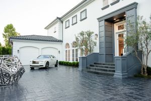LA TIMES HOME OF THE DAY: 1041 Laurel Way