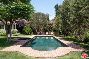 The LA Times Hot Property : 300 Cliffwood