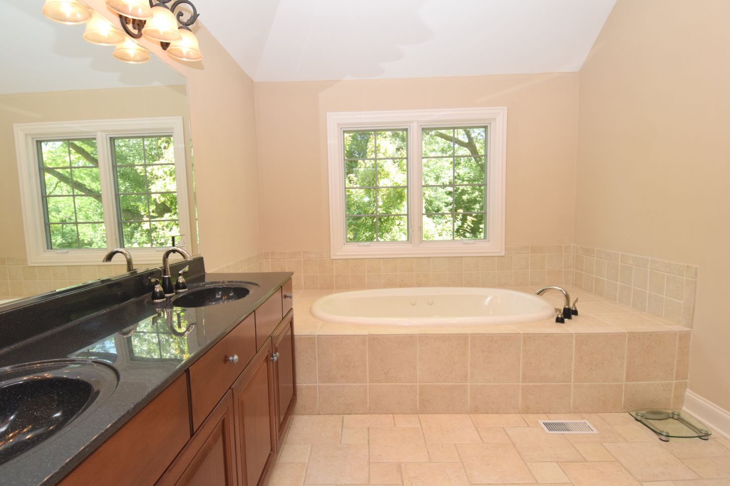 5 Bedroom Single Family Home For Sale In St Charles Il Mls